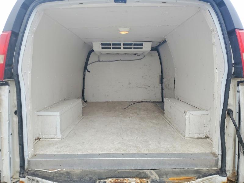 51787676 :رقم المزاد ، 1GTZGFBA0A1132067 vin ، 2010 Gmc Savan2500 مزاد بيع