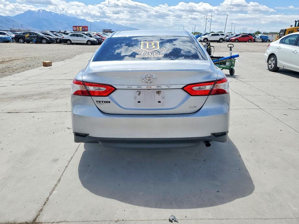 54518726 :رقم المزاد ، 4T1B11HK7JU664805 vin ، 2018 Toyota Camry مزاد بيع