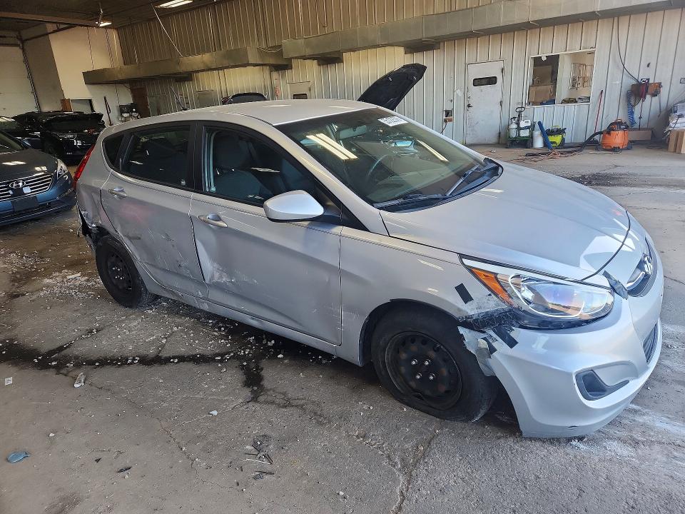 55122576 :رقم المزاد ، KMHCT5AE7HU326390 vin ، 2017 Hyundai Accent مزاد بيع