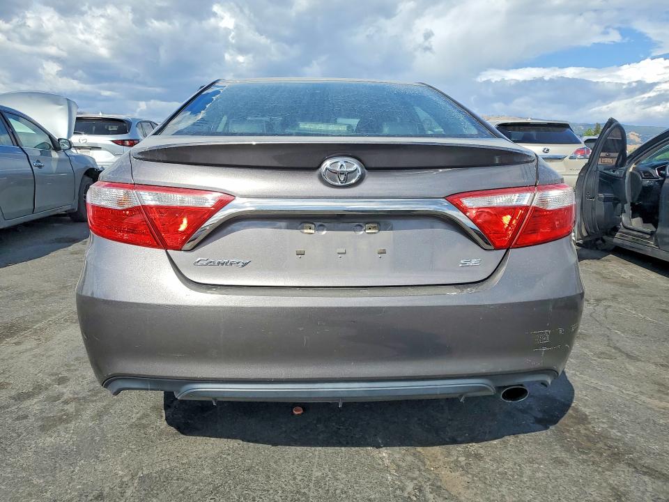 55312506 :رقم المزاد ، 4T1BF1FK4HU306950 vin ، 2017 Toyota Camry مزاد بيع