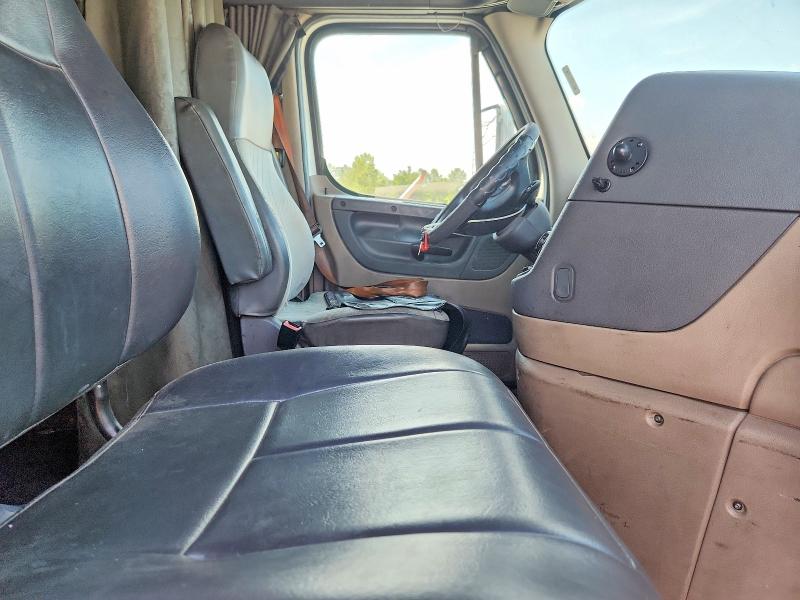 2013 Freightliner Cascadia მანქანა იყიდება აუქციონზე, vin: 1FUJGLBG4DSBZ9510, აუქციონის ნომერი: 53513336