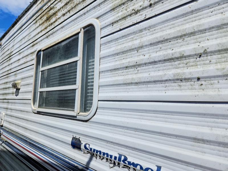 54975786 :رقم المزاد ، 4UBAS0N2721S31137 vin ، 2002 Sunnybrook Trailers مزاد بيع