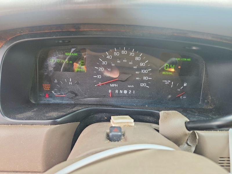 53617886 :رقم المزاد ، 1LNFM81W6WY725107 vin ، 1998 Lincoln Town Car مزاد بيع