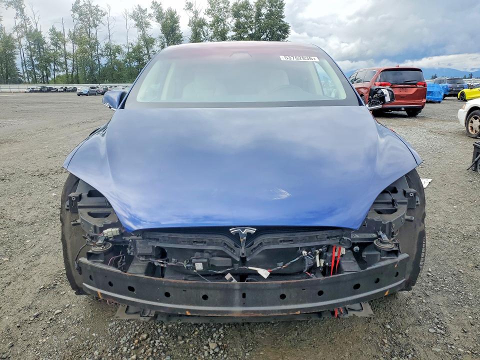 53762836 :رقم المزاد ، 5YJXCAE27JF105224 vin ، 2018 Tesla Model X مزاد بيع