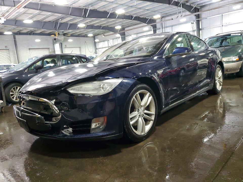 2013 Tesla Model S მანქანა იყიდება აუქციონზე, vin: 5YJSA1CN4DFP08570, აუქციონის ნომერი: 53410786