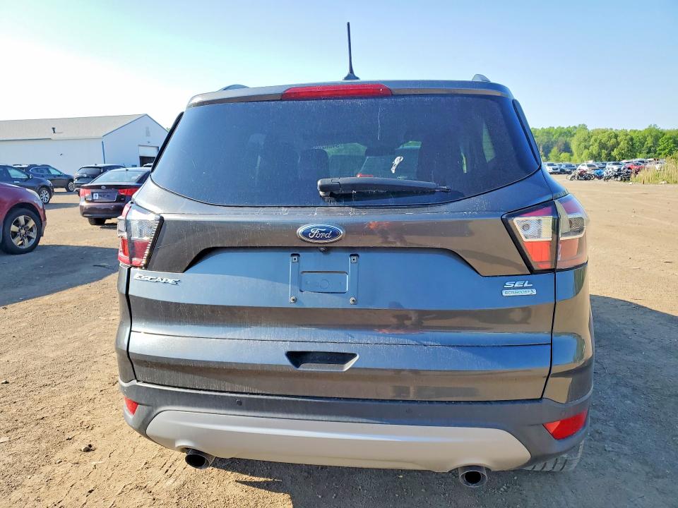 54062056 :رقم المزاد ، 1FMCU0HD9JUB39235 vin ، 2018 Ford Escape مزاد بيع