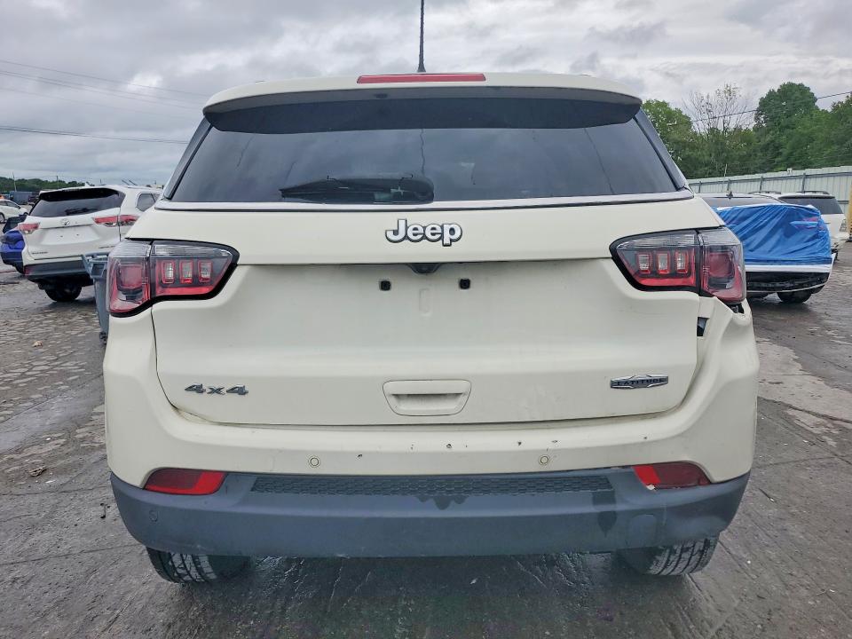 54806116 :رقم المزاد ، 3C4NJDBB3JT270515 vin ، 2018 Jeep Compass مزاد بيع