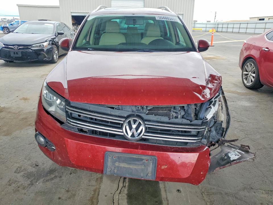 2015 Volkswagen Tiguan მანქანა იყიდება აუქციონზე, vin: WVGBV7AX8FW003910, აუქციონის ნომერი: 55460346