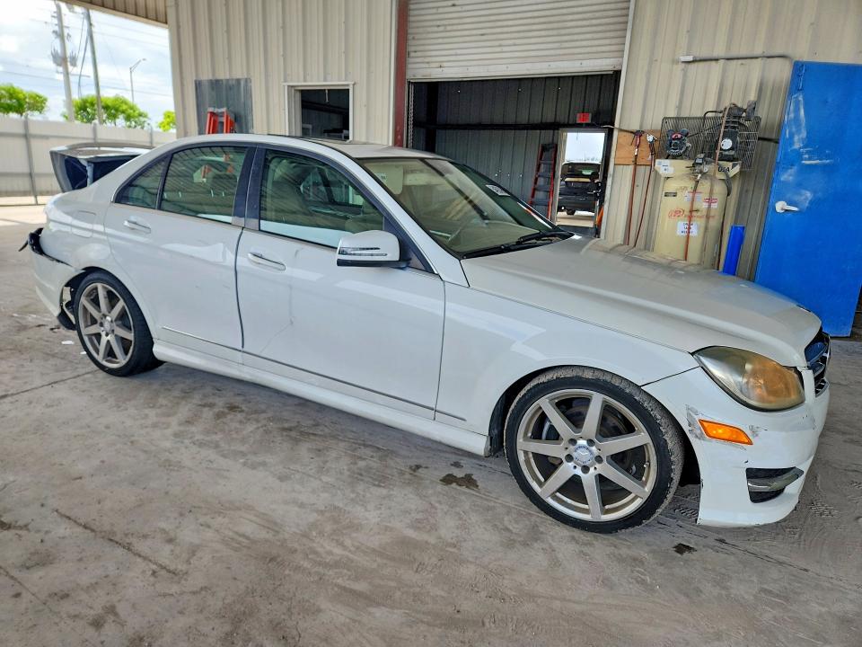 2014 Mercedes-benz C მანქანა იყიდება აუქციონზე, vin: WDDGF4HBXEA964249, აუქციონის ნომერი: 54693466