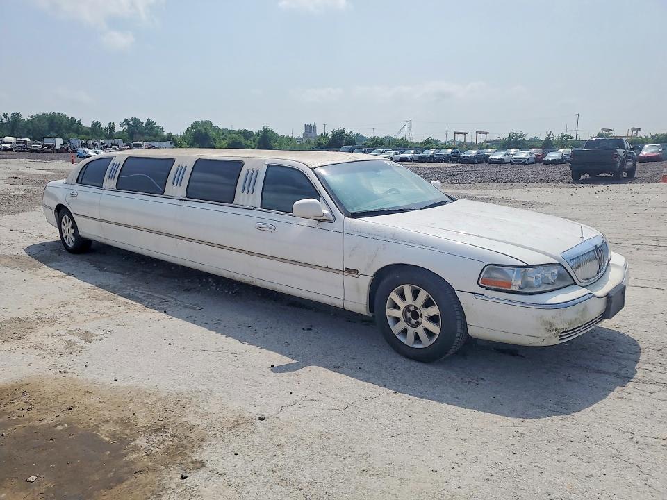 Aukcja sprzedaży 2003 Lincoln Town Car, vin: 1L1FM81WX3Y646942, numer aukcji: 53920336