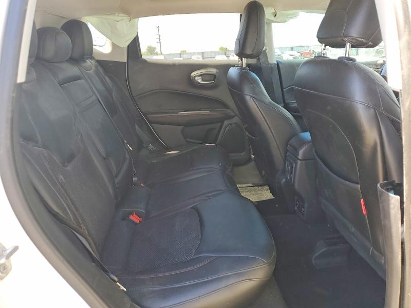 54282366 :رقم المزاد ، 3C4NJDDB5JT232071 vin ، 2018 Jeep Compass مزاد بيع