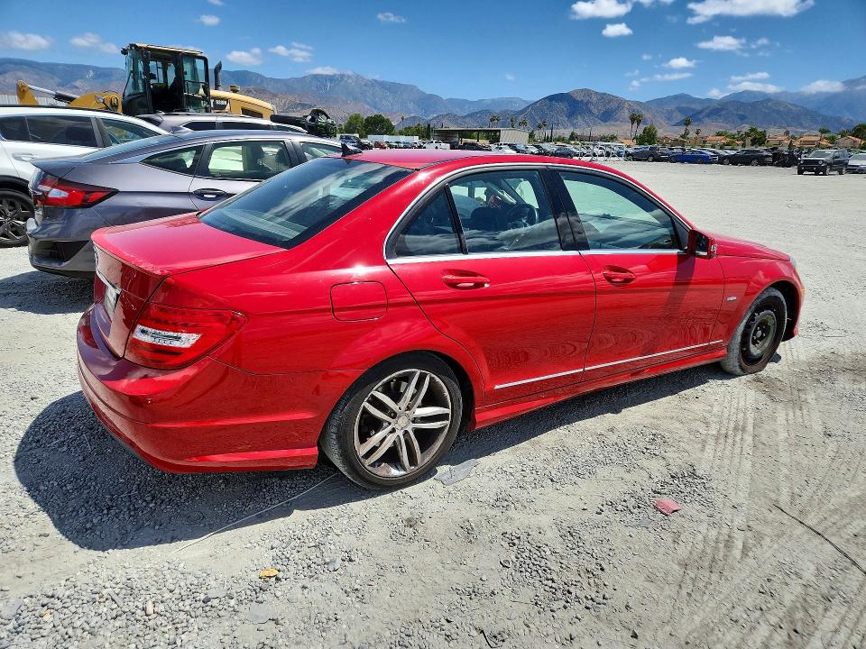 2012 Mercedes-benz C მანქანა იყიდება აუქციონზე, vin: WDDGF4HB5CR236174, აუქციონის ნომერი: 55409206
