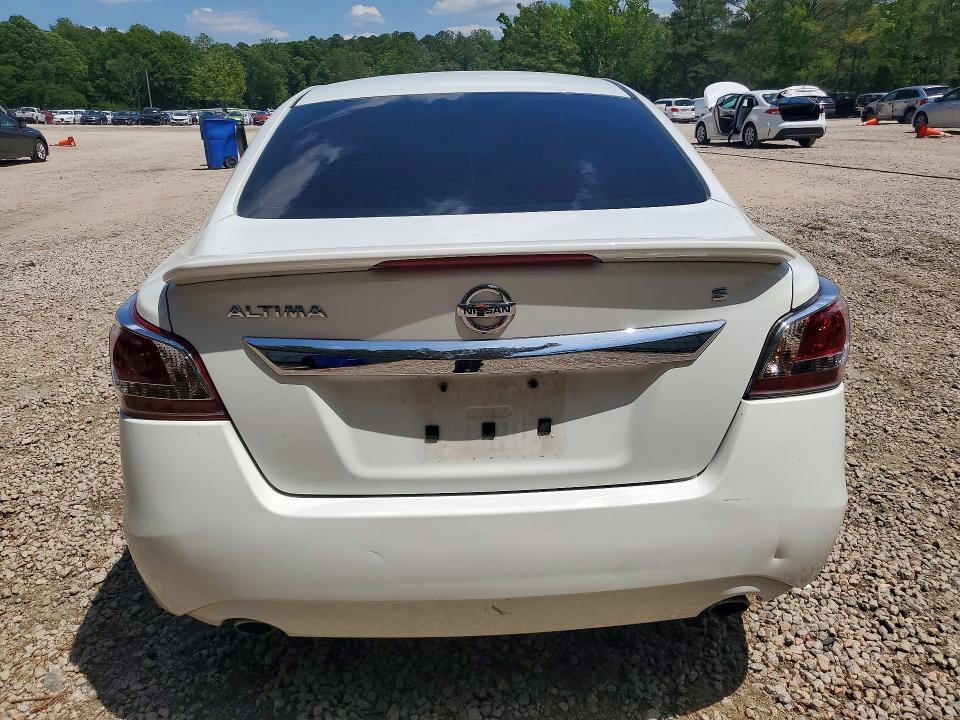 2015 Nissan Altima მანქანა იყიდება აუქციონზე, vin: 1N4AL3AP6FN393528, აუქციონის ნომერი: 52496566