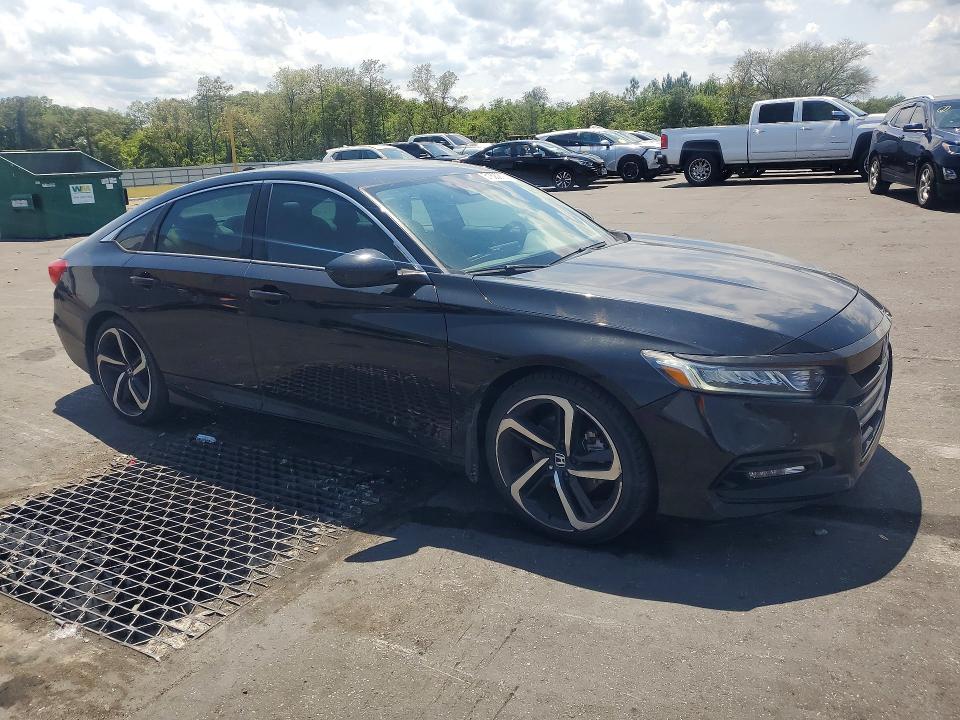51820876 :رقم المزاد ، 1HGCV1F34JA159980 vin ، 2018 Honda Accord مزاد بيع