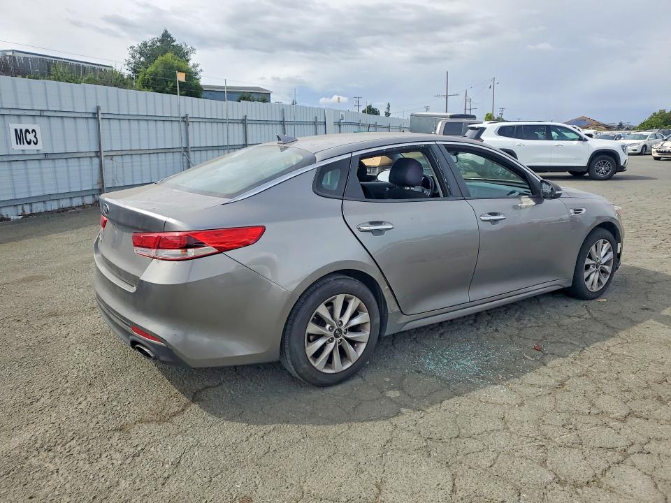 Auction sale of the 2017 Kia Optima, vin: 5XXGT4L39HG165929, lot number: 55072216