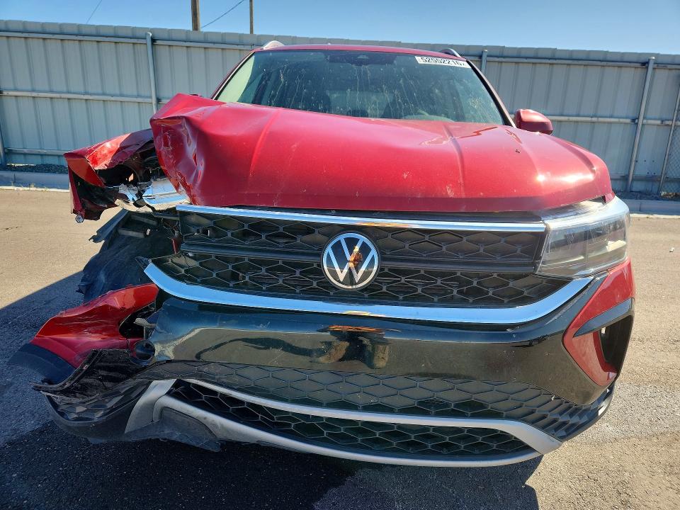 52552216 :رقم المزاد ، 3VVLX7B21NM097943 vin ، 2022 Volkswagen Taos مزاد بيع
