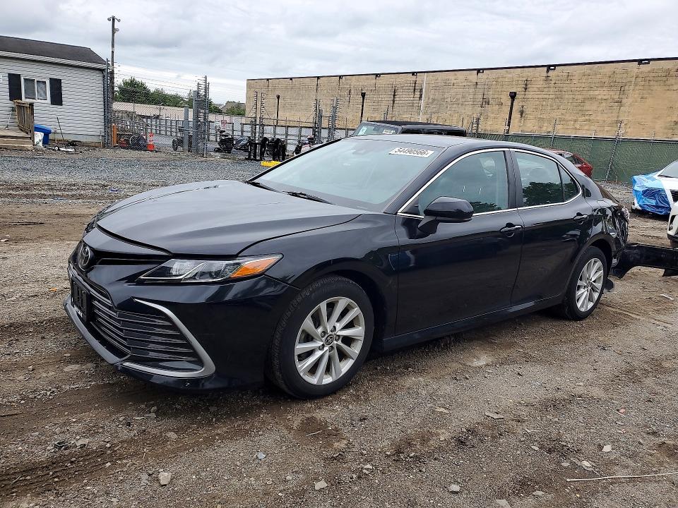 54490566 :رقم المزاد ، 4T1C11AK3MU482697 vin ، 2021 Toyota Camry مزاد بيع