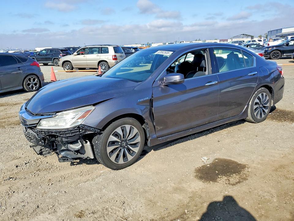 Auction sale of the 2017 Honda Accord, vin: JHMCR6F76HC007554, lot number: 52892606