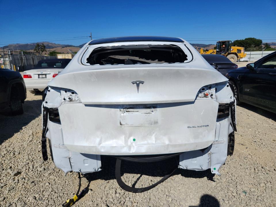 Продажа на аукционе авто 2024 Tesla Model Y, vin: 7SAYGAEE2RF008613, номер лота: 54869436