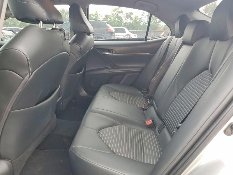 54825266 :رقم المزاد ، 4T1B11HK5JU101803 vin ، 2018 Toyota Camry مزاد بيع