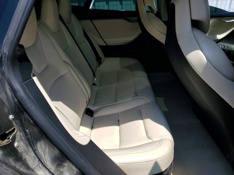 52448956 :رقم المزاد ، 5YJSA1E20JF260357 vin ، 2018 Tesla Model S مزاد بيع