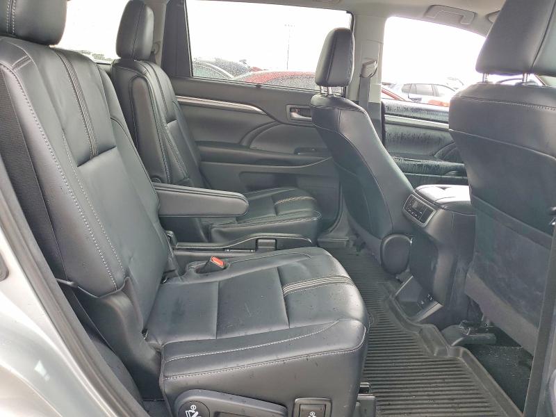 2018 Toyota Highlander მანქანა იყიდება აუქციონზე, vin: 5TDJZRFH1JS895749, აუქციონის ნომერი: 53845306