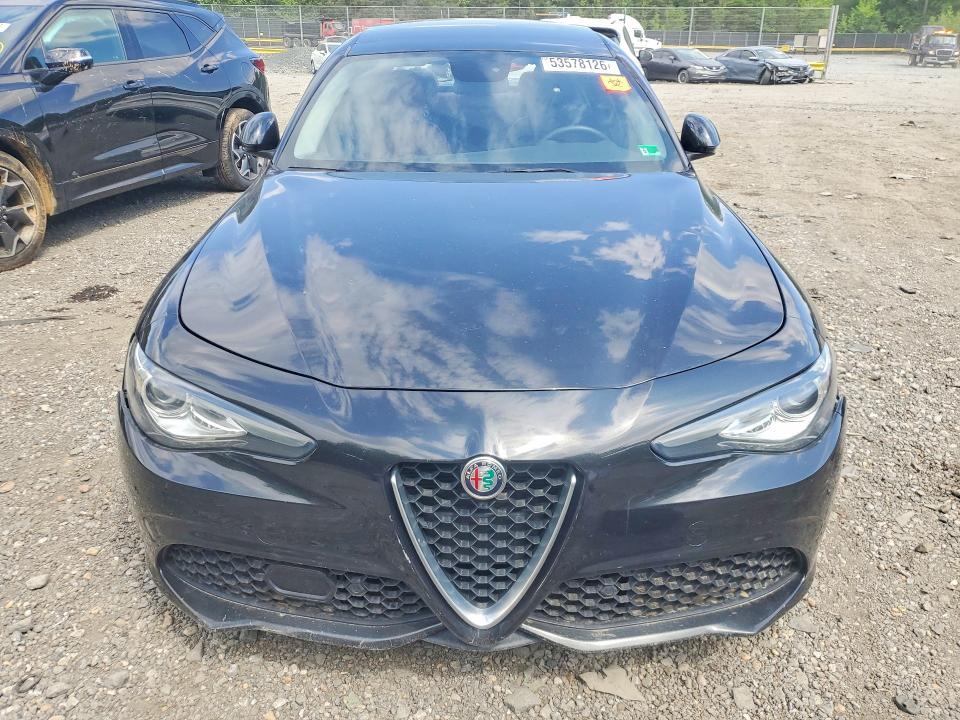 53578126 :رقم المزاد ، ZARFAEDN9J7594502 vin ، 2018 Alfa Romeo Giulia مزاد بيع