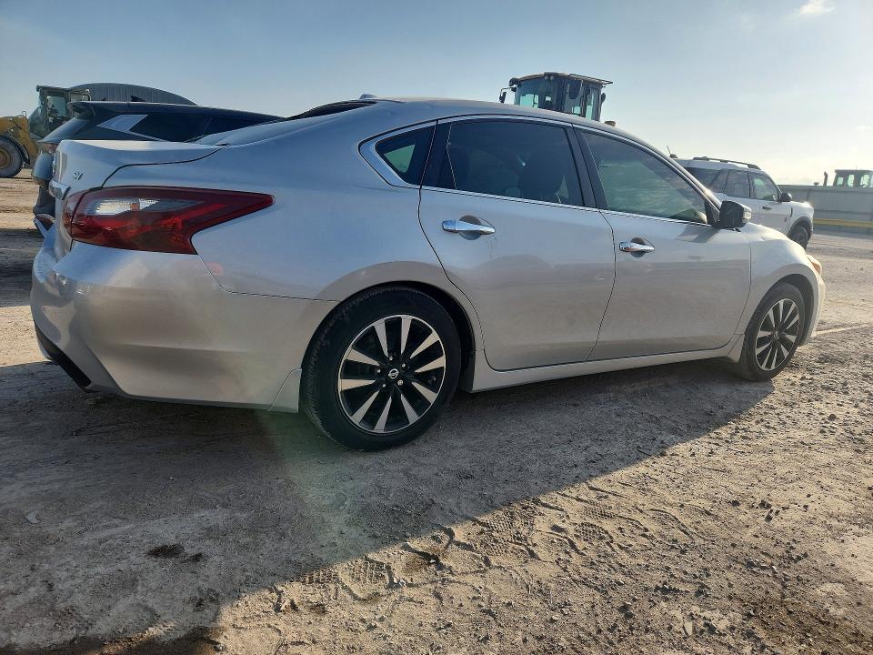 52532376 :رقم المزاد ، 1N4AL3AP1JC137947 vin ، 2018 Nissan Altima مزاد بيع