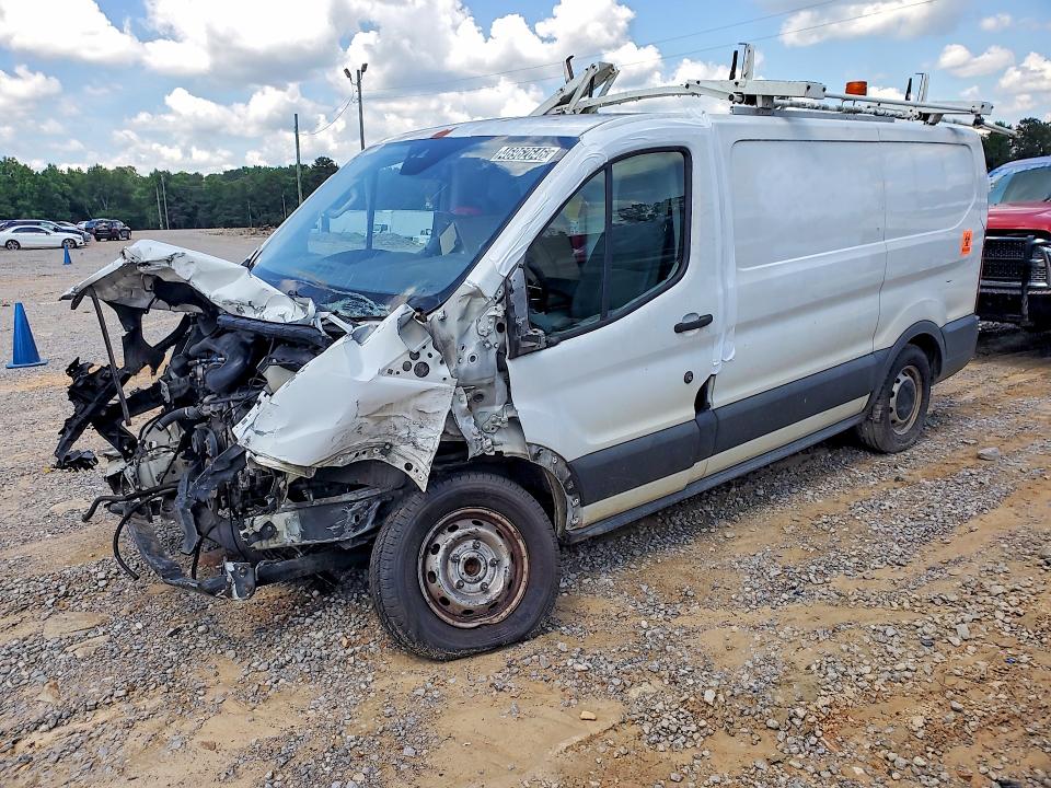 46962646 :رقم المزاد ، 1FTNE1ZM6FKA44696 vin ، 2015 Ford Transit مزاد بيع