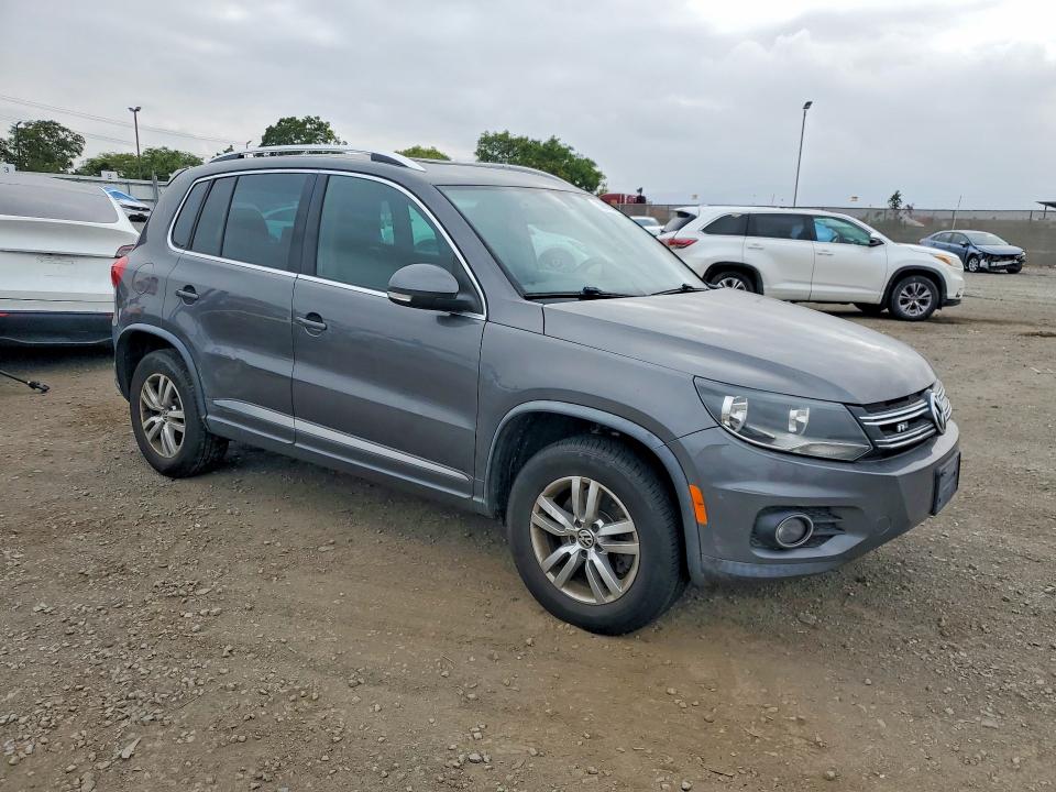 53990996 :رقم المزاد ، WVGBV7AX5GW011982 vin ، 2016 Volkswagen Tiguan مزاد بيع