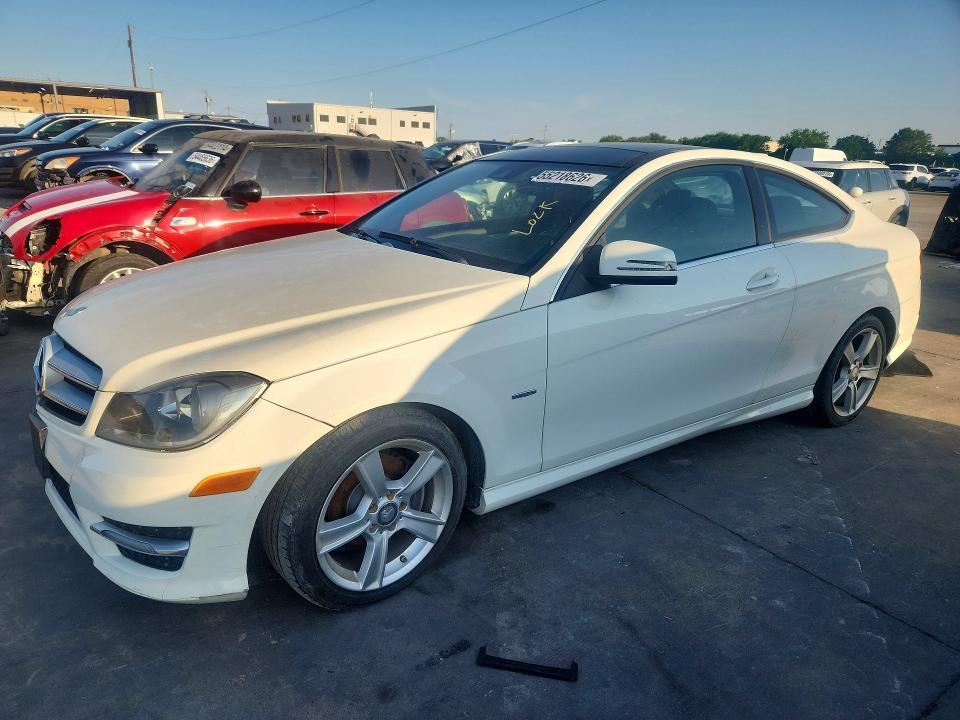 2012 Mercedes-benz C მანქანა იყიდება აუქციონზე, vin: WDDGJ4HB2CF820502, აუქციონის ნომერი: 55218626