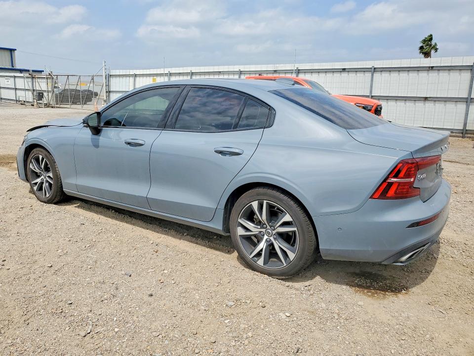 2022 Volvo S60 მანქანა იყიდება აუქციონზე, vin: 7JRL12FM7NG172476, აუქციონის ნომერი: 52439886