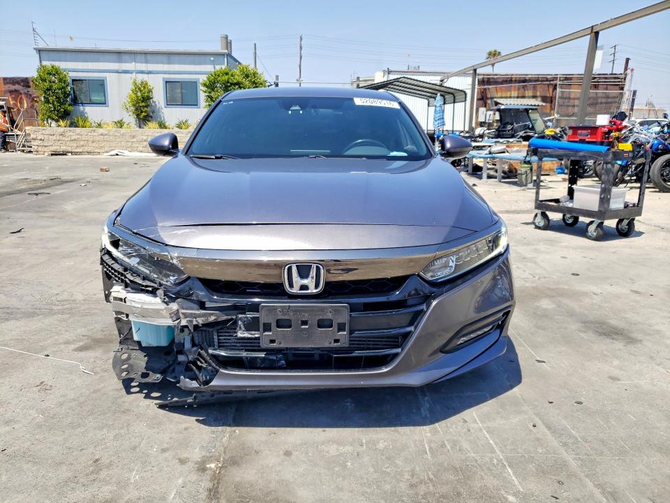 52089516 :رقم المزاد ، 1HGCV1F34KA109307 vin ، 2019 Honda Accord مزاد بيع