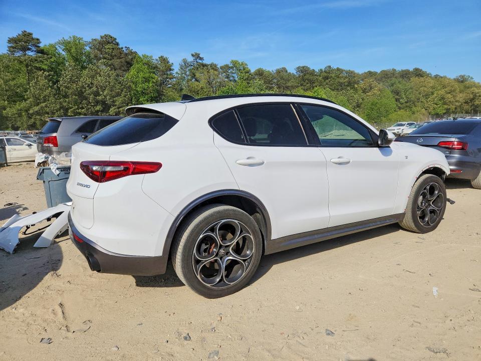 Aukcja sprzedaży 2023 Alfa Romeo Stelvio, vin: ZASPAKBN3P7D58962, numer aukcji: 52639346