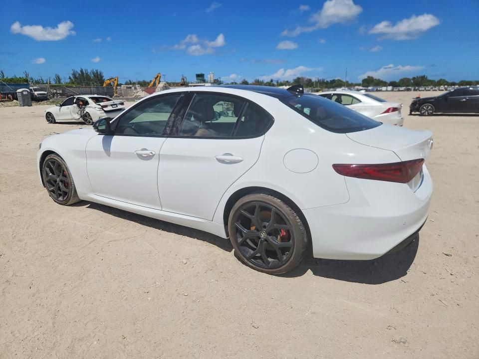 53759826 :رقم المزاد ، ZARFAMBNXK7616036 vin ، 2019 Alfa Romeo Giulia مزاد بيع