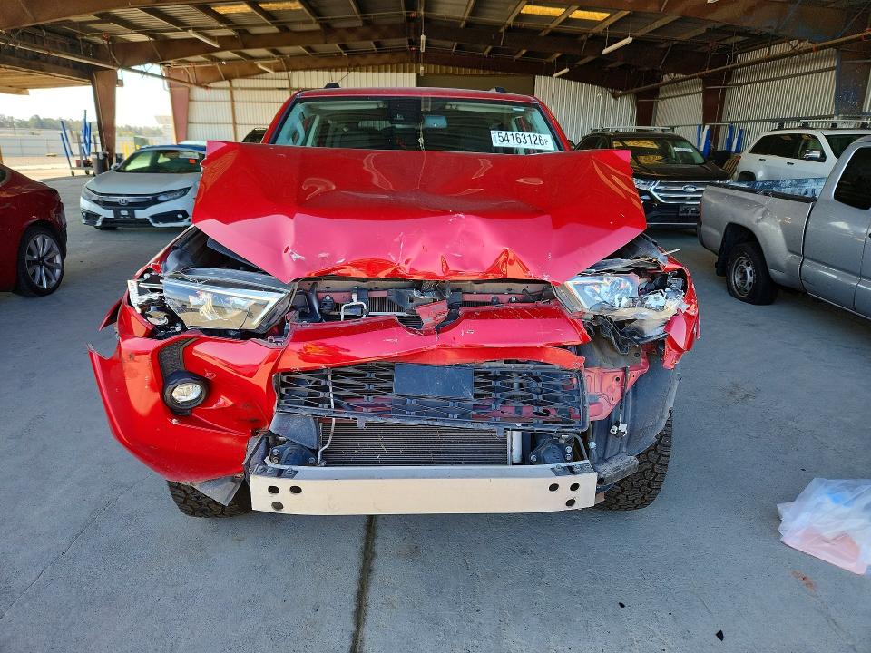 54163126 :رقم المزاد ، JTEMU5JR4M5882942 vin ، 2021 Toyota 4runner مزاد بيع