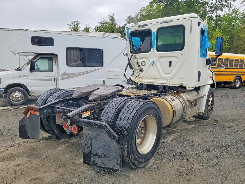 48526046 :رقم المزاد ، 3AKBGADV1JDJU2441 vin ، 2018 Freigliner Cascadia 113 مزاد بيع