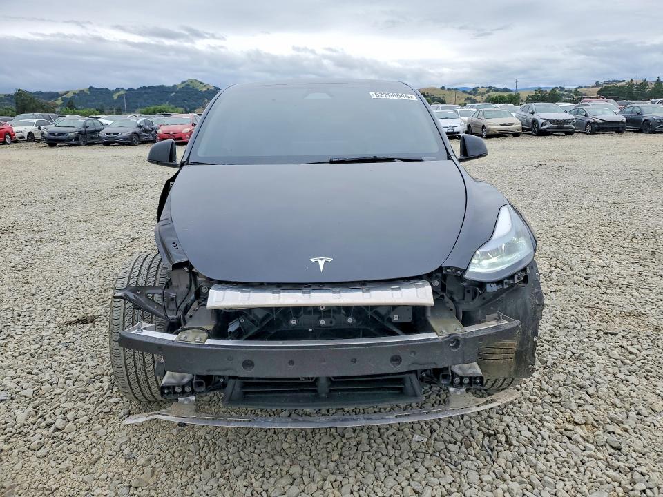 2025 Tesla Model Y მანქანა იყიდება აუქციონზე, vin: 7SAYGDED3SF306070, აუქციონის ნომერი: 52268646