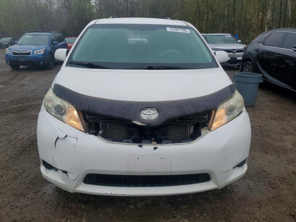 2011 Toyota Sienna მანქანა იყიდება აუქციონზე, vin: 5TDZK3DCXBS026726, აუქციონის ნომერი: 52387396