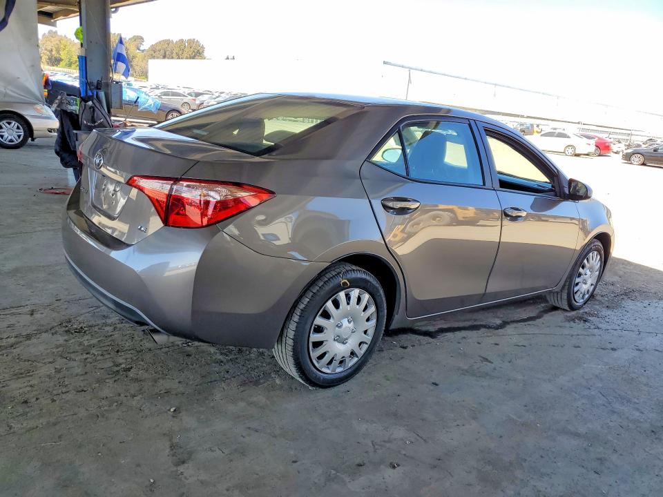 Продажа на аукционе авто 2018 Toyota Corolla, vin: 2T1BURHE0JC044055, номер лота: 53948946