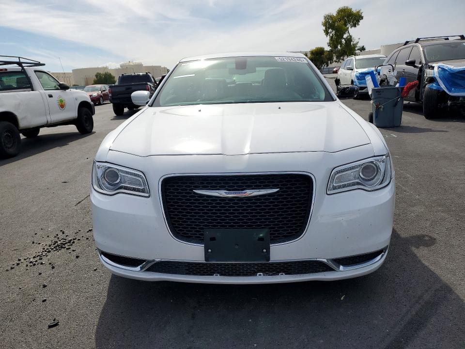 52194246 :رقم المزاد ، 2C3CCAAG2FH779741 vin ، 2015 Chrysler 300 مزاد بيع