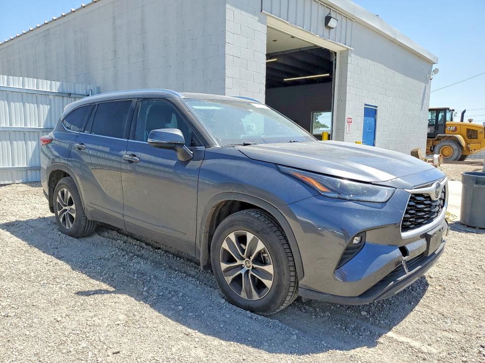 Продажа на аукционе авто 2021 Toyota Highlander, vin: 5TDGZRBH2MS057315, номер лота: 52103846