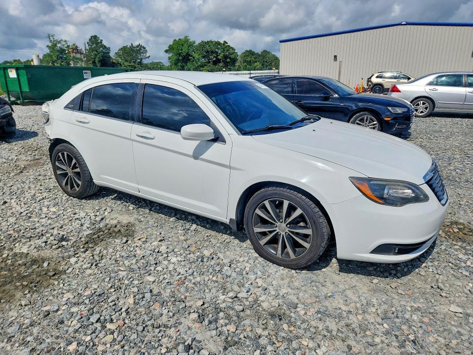 Продажа на аукционе авто 2014 Chrysler 200, vin: 1C3CCBBG4EN131263, номер лота: 54972196