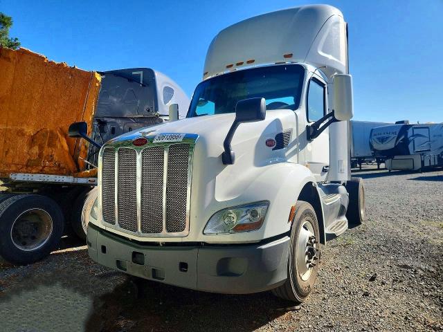 Продаж на аукціоні авто 2017 Peterbilt 579, vin: 1XPBA48X0HD428846, номер лоту: 50613956