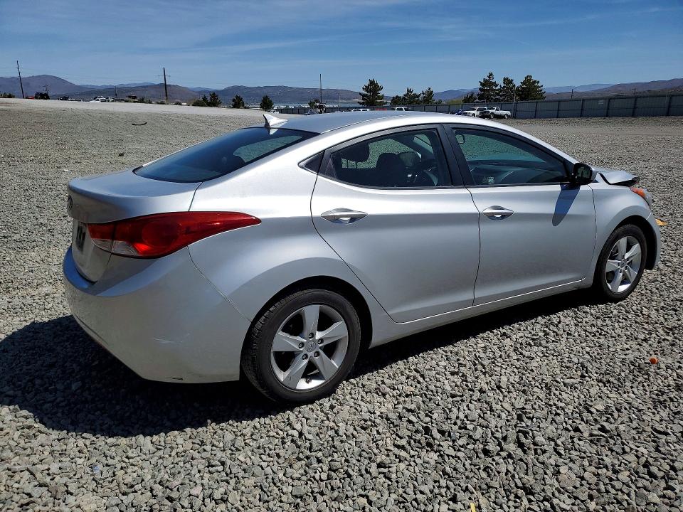 52251756 :رقم المزاد ، KMHDH4AE0DU685428 vin ، 2013 Hyundai Elantra مزاد بيع