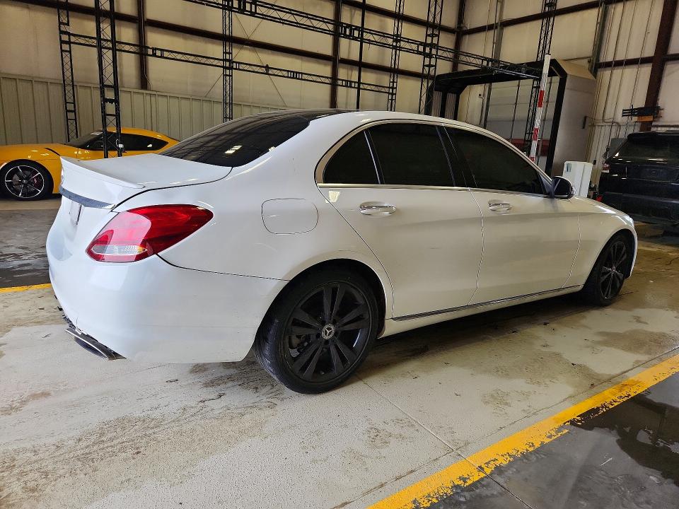 54368806 :رقم المزاد ، WDDWF4JB8JR335834 vin ، 2018 Mercedes-benz C مزاد بيع