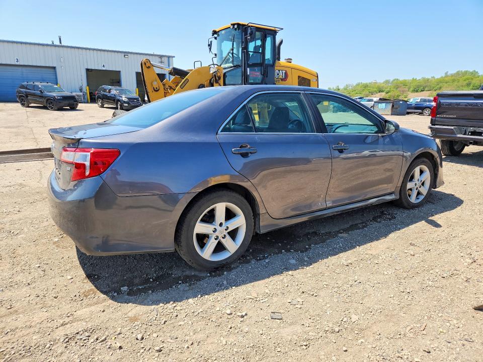 53751916 :رقم المزاد ، 4T1BF1FKXEU422455 vin ، 2014 Toyota Camry مزاد بيع