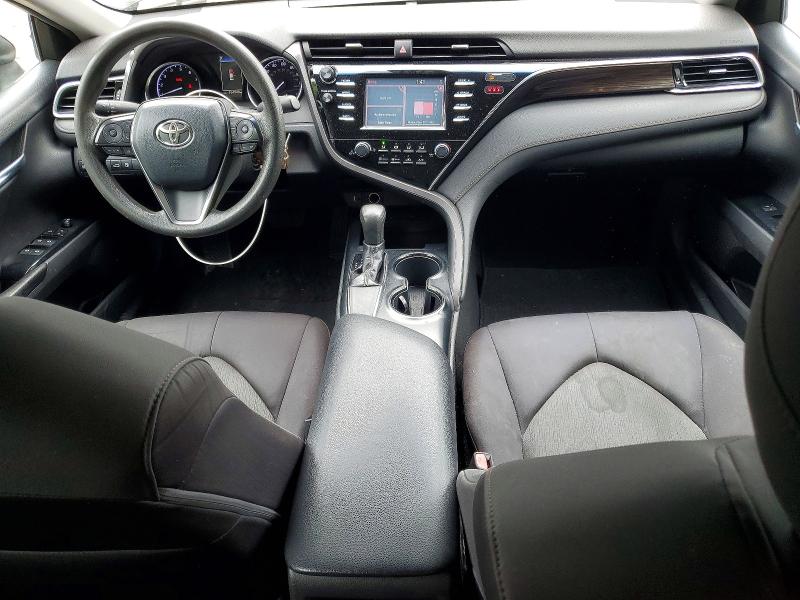51300686 :رقم المزاد ، 4T1B11HK0JU602811 vin ، 2018 Toyota Camry مزاد بيع