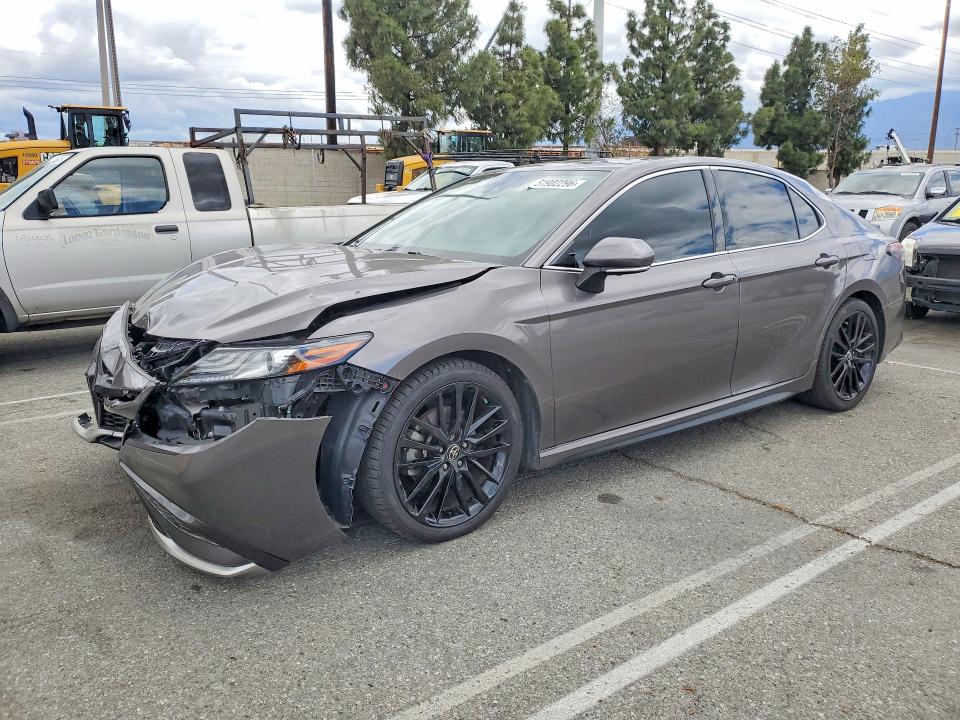 51902296 :رقم المزاد ، 4T1KZ1AK4MU055212 vin ، 2021 Toyota Camry مزاد بيع