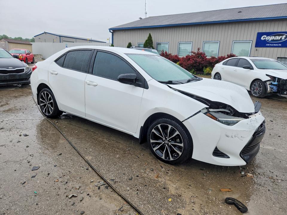 54705766 :رقم المزاد ، 5YFBURHE9JP834065 vin ، 2018 Toyota Corolla مزاد بيع